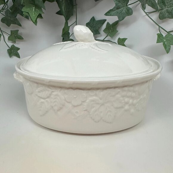 Mikasa Other - MIKASA English Countryside covered casserole dish 2 Qt ceramic with handles
